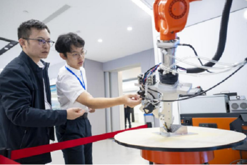 英雄之城浴火重生中部脊梁实干崛起—